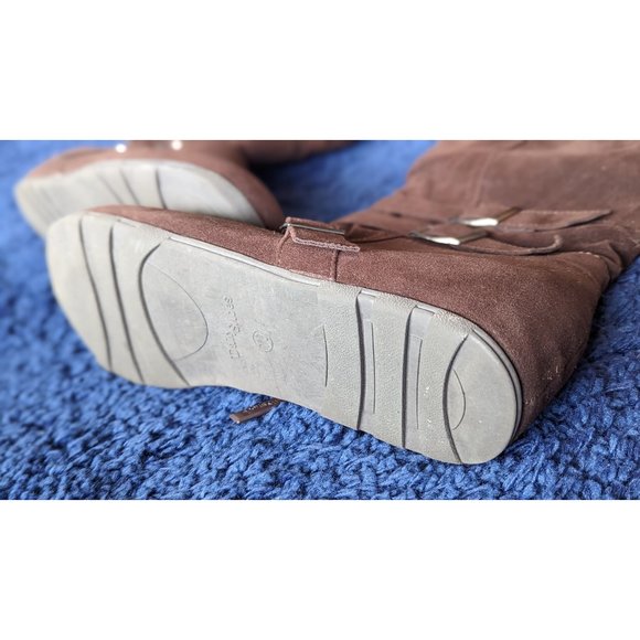 💜Chic Suede Knee-High Boots with Buckle Detail - Size 10 - Picture 4 of 10